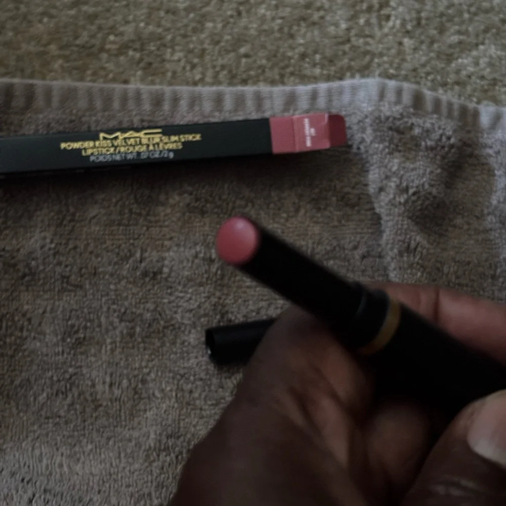 MAC Powder Kiss Velvet Blur Slim Stick in Peppery Pink… - Picture 4 of 10